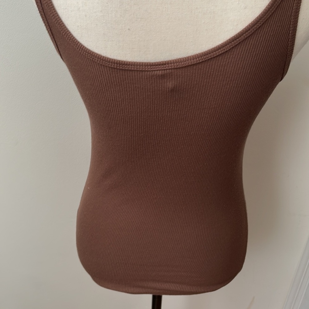 The Limited Set Of Two Ribbed Tanks - Picture 7 of 15